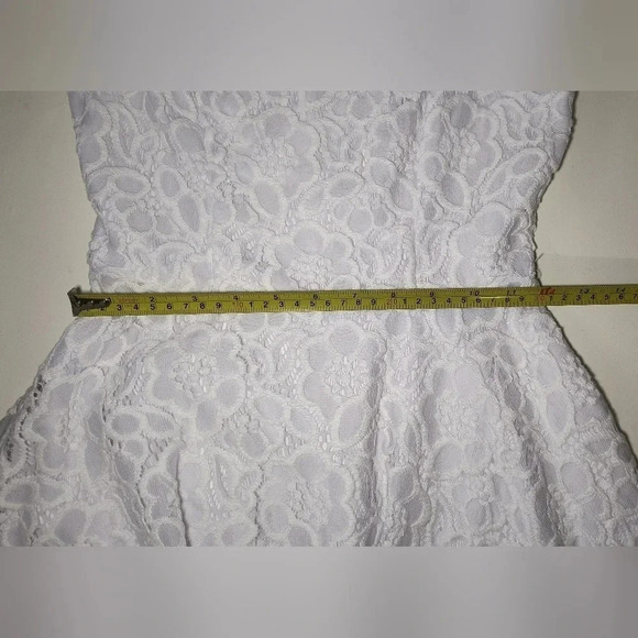 City Studio Lacy White Embossed Feminine Romantic Girly Juniors Dress, Size 3 - Picture 6 of 7